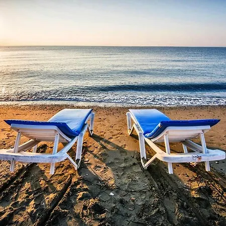 Brand New Super Luxury Beachfront Appartement *
